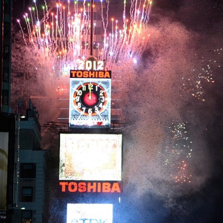 USA 599px-New_Year_Ball_Drop_Event_for_2012_at_Times_Square